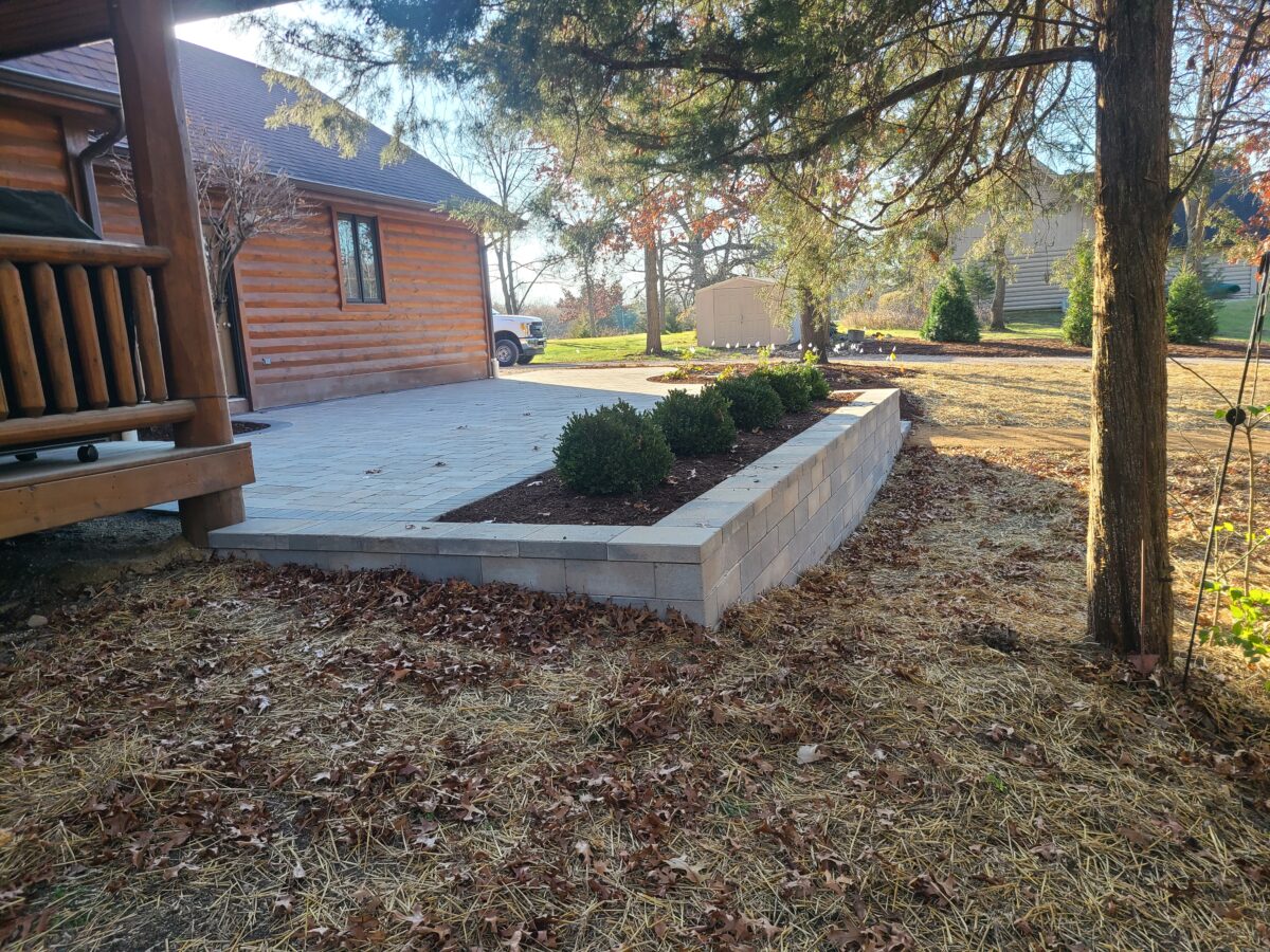 Retaining Wall Deck Ideas for Elevated Outdoor Spaces in 2024 Koch Kuts